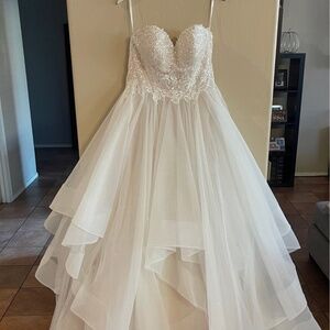 Wedding Dress - Never worn size 10